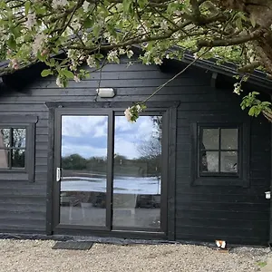 The Cosy By The Shore Apartment