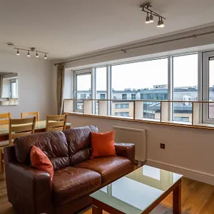 Geata Na Cathrach - Lakeside Apartment